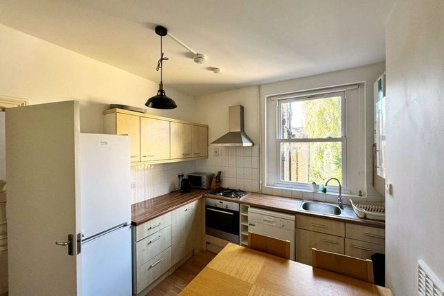 Brook Drive, Elephant and Castle... 2 bed flat for sale