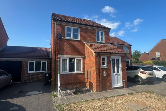 3 bed link detached house