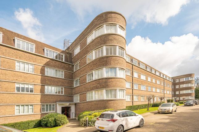 Lyttelton Road, East Finchley... 3 bed flat for sale