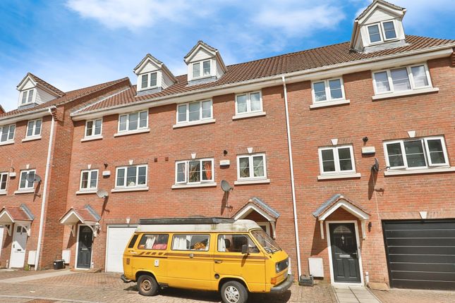 4 bed town house