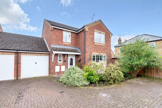4 bed link detached house