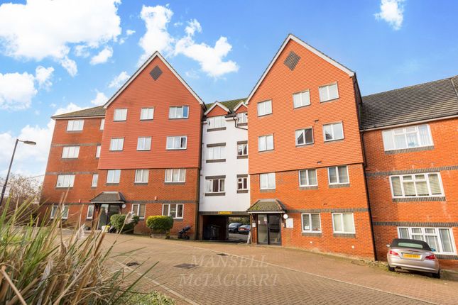 Tower Close, East Grinstead RH19 2 bed flat for sale