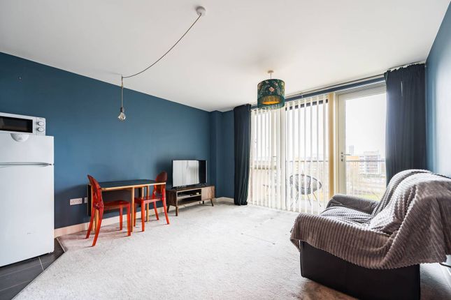 28 Harston Walk, London E3 1 bed flat for sale