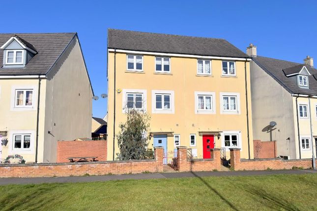 Pipistelle Crescent, Trowbridge... 4 bed semi