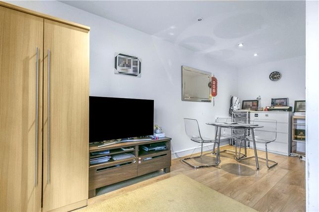 Turner Street, London, E16 2 bed apartment for sale