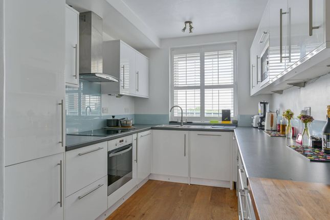Worsopp Drive, Clapham Common South... 2 bed maisonette for sale