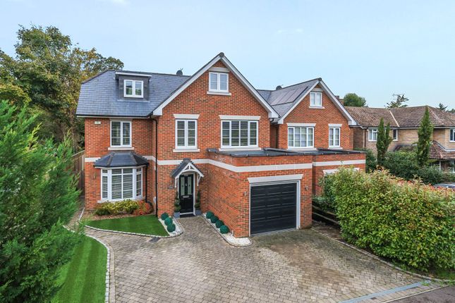 5 bed detached house