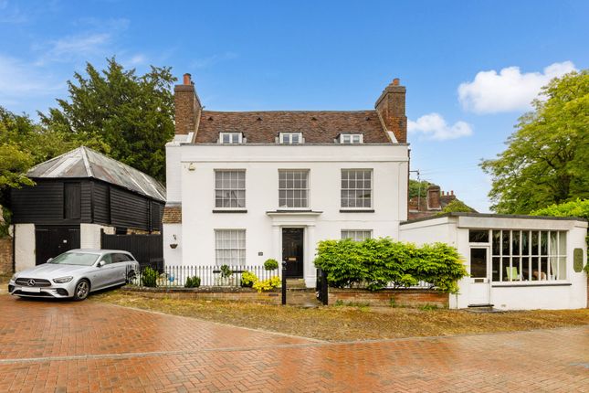 6 bed detached house