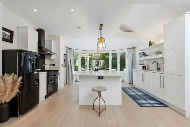 2 bedroom ground floor flat for sale