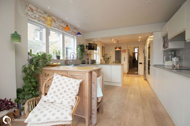 5 bedroom semi-detached house for sale