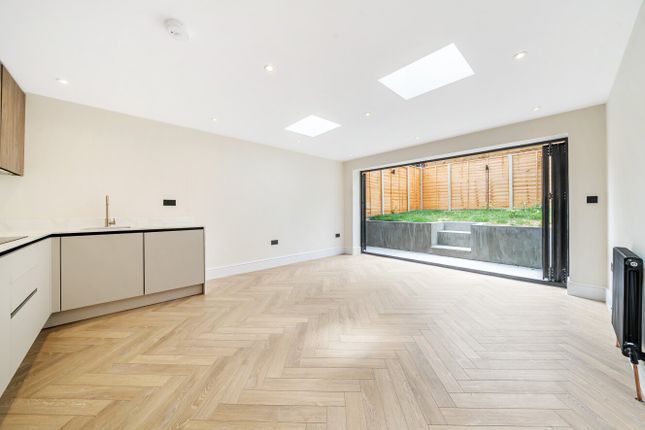 Embleton Road, Ladywell, London, SE13 3 bed flat for sale
