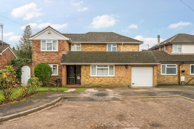 5 bed detached house