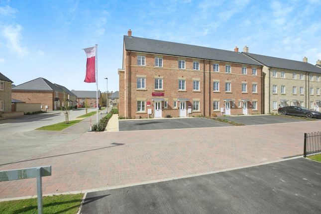 4 bedroom end of terrace house for sale