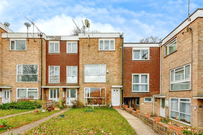 2 bedroom maisonette for sale