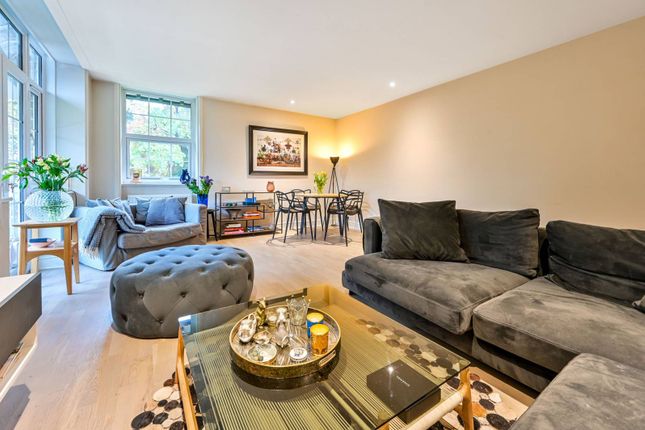 Coombe Field, Godalming, GU7 2 bed flat for sale