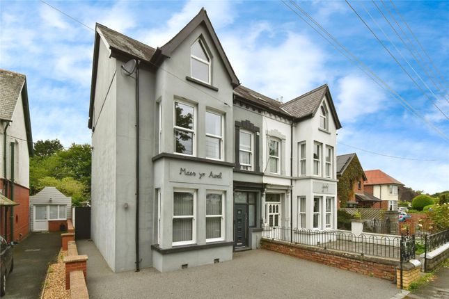 6 bed semi-detached house