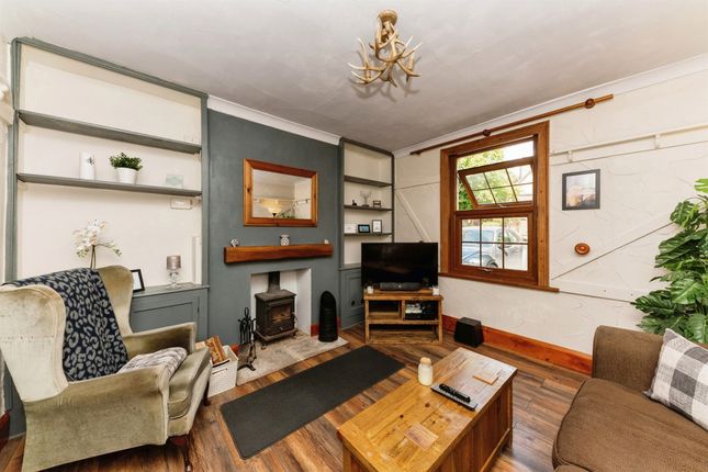 3 bed end terrace house