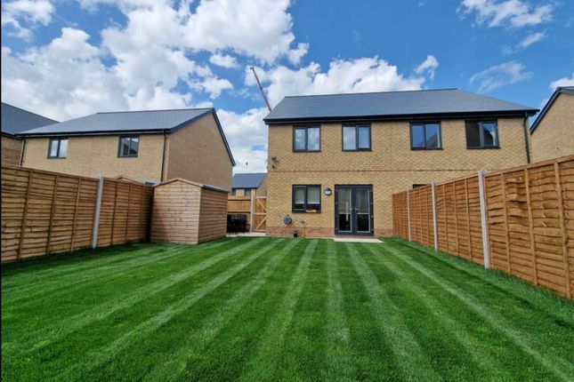 Whiting Avenue, Greenhithe DA9 3 bed semi