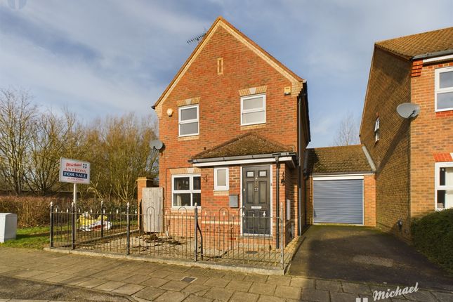 Sandhill Way, Aylesbury 3 bed detached house for sale