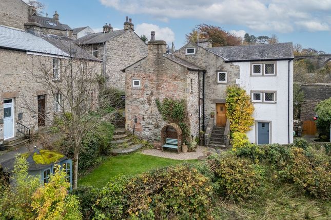 5 bed detached house