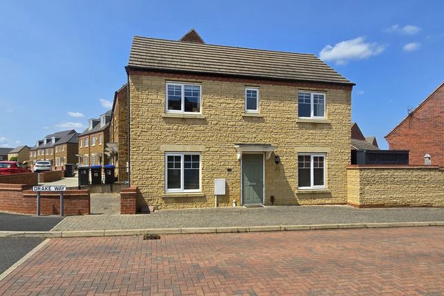 Drake Way, Pineham, NN4 9EL 3 bed detached house for sale