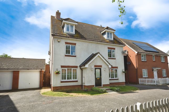 5 bedroom link detached house for sale