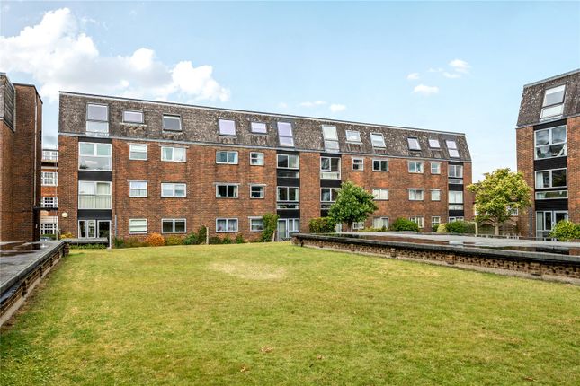 Swan Street, Petersfield, Hampshire... 2 bed apartment for sale
