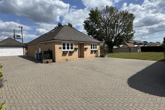 The Heath, Tattingstone IP9 3 bed chalet for sale