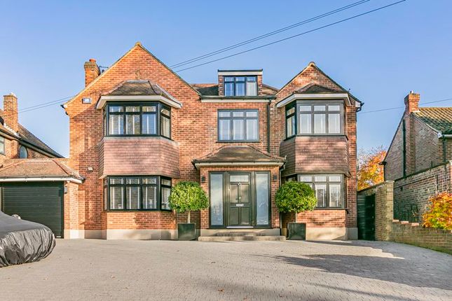 6 bed detached house