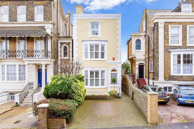 4 bed detached house