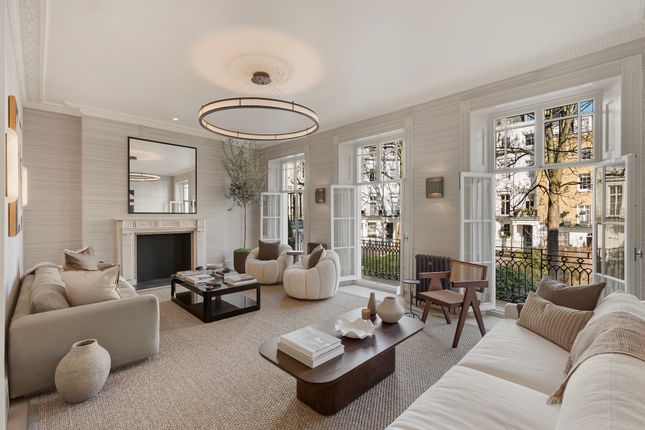 Brompton Square, London SW3 2 bed apartment for sale