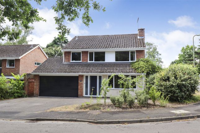 Dukes Mead, Hampshire GU51 4 bed detached house for sale