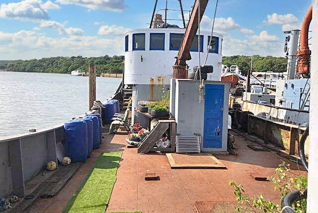 Vicarage Lane, Hoo ME3 3 bed houseboat for sale