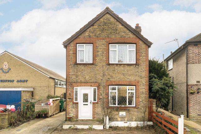 Colne Road, Twickenham TW2 3 bed detached house for sale