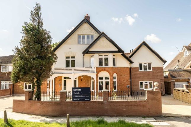 Blenheim Road, Raynes Park SW20 2 bed flat for sale
