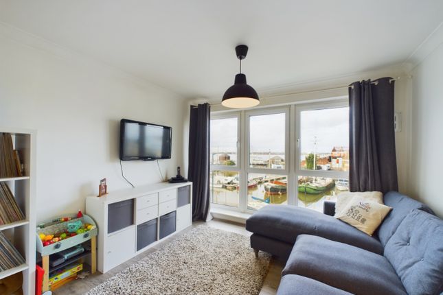 Fisgard Court, Admirals Way... 2 bed apartment for sale