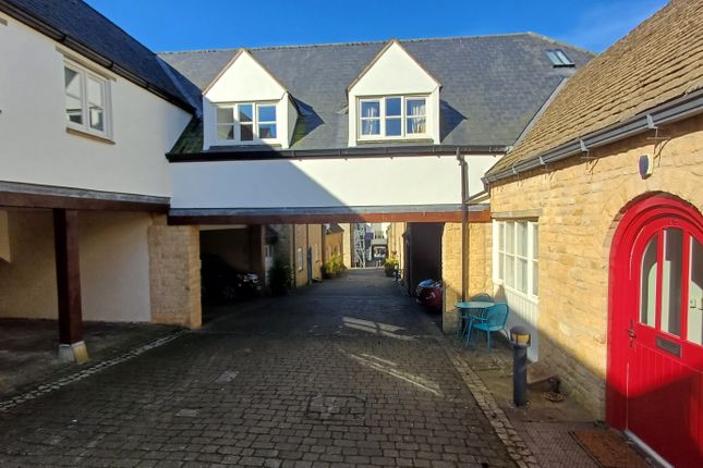 White Hart Mews, Chipping Norton OX7 1 bed flat for sale