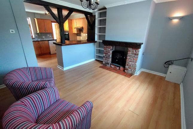 2 bedroom semi-detached house for sale