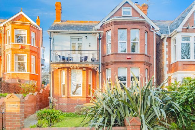 4 bed detached house