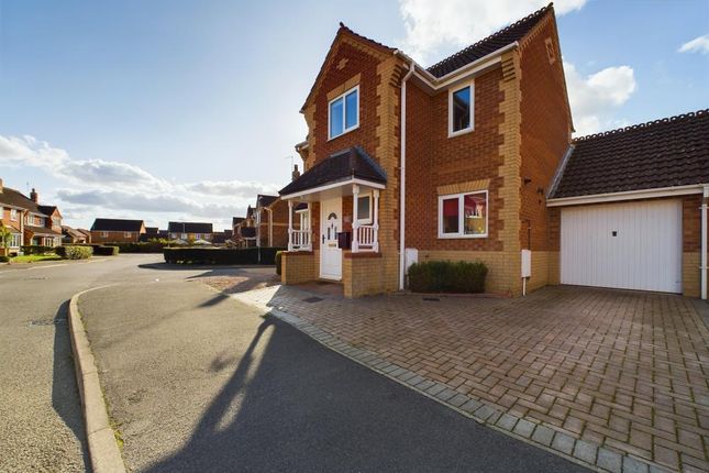 3 bed link detached house