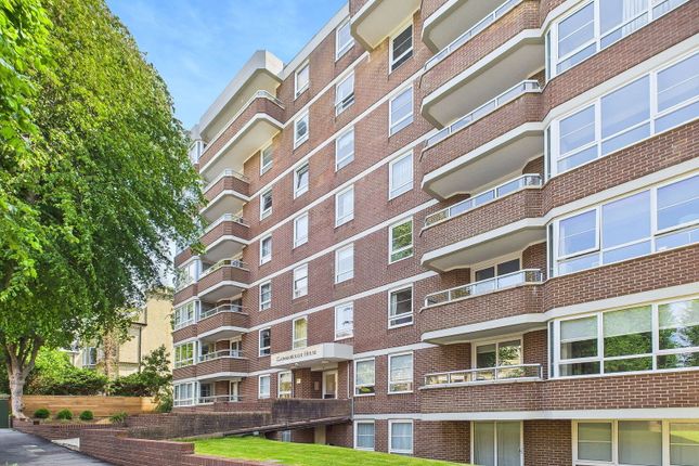 Eaton Gardens, Hove, BN3 3UA 2 bed flat for sale