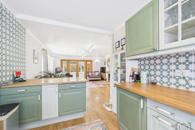 4 bedroom link detached house for sale