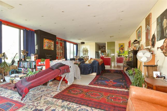 2 bed detached house