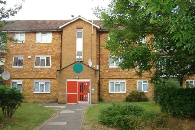 Croyde Avenue, Hayes, Middlesex, UB3 4EP 2 bed apartment for sale