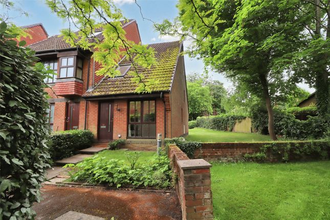 Badgers Close, Woking GU21 2 bed end of terrace house for sale