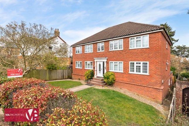 College Road, Hoddesdon EN11 2 bed apartment for sale