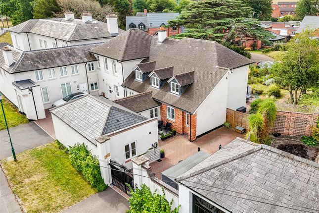 Village Road, Clifton Village NG11 4 bed semi
