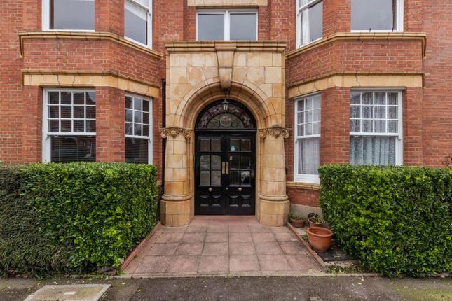 Fauconberg Road, Chiswick W4 2 bed flat for sale