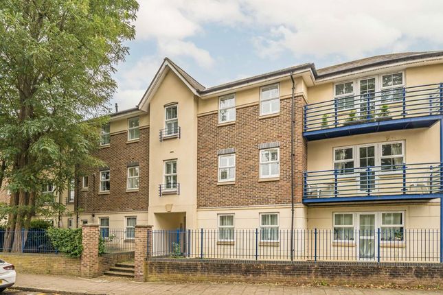 3 bedroom flat for sale