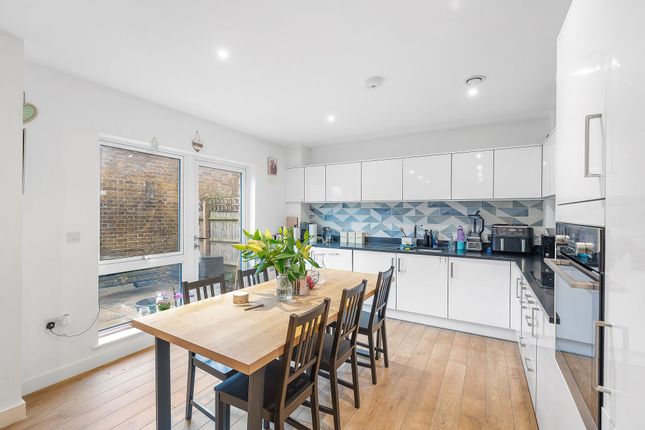 3 bedroom maisonette for sale